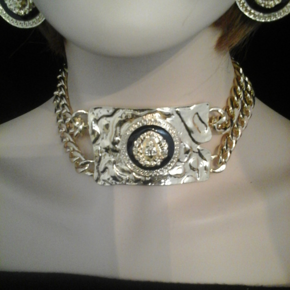 Chunky Gold Plated Metal Lion Pendant Necklace Set - Picture 5 of 5